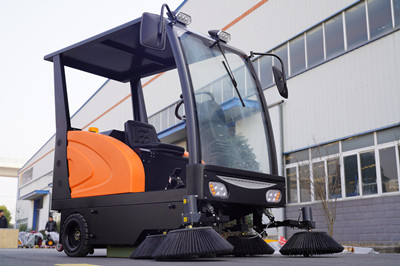 榮事達駕駛式清掃 榮事達駕駛式清掃車.jpg